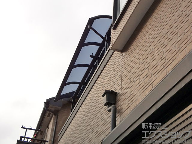 埼玉県吉川市ののバルコニー・ベランダ屋根 プレシオステラス R型 屋根タイプ 単体 積雪〜20cm対応 施工例