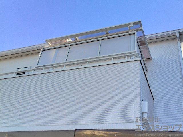 神奈川県川崎市ののバルコニー・ベランダ屋根 スピーネ F型 屋根タイプ 単体 積雪〜20cm対応＋ 前面スクリーン 1段＋側面スクリーン 1段 施工例