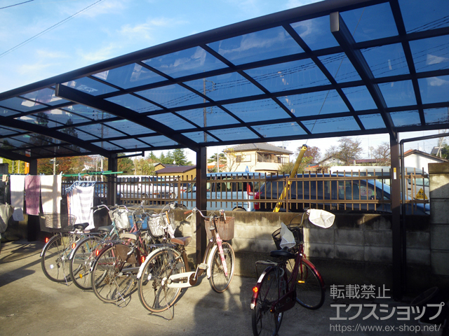 茨城県古河市ののカーポート プレシオスポート 縦連棟 積雪〜20cm対応＋収納式物干しセット2型（2本入り）×1セット 施工例
