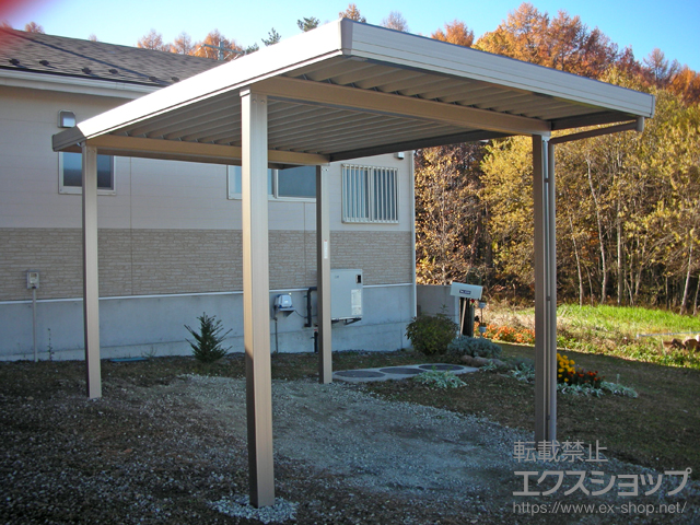 長野県諏訪郡原村のLIXIL リクシル（トステム）のカーポート テリオスポートIII 1500 1台用 角柱4本柱 積雪〜50cm対応 施工例