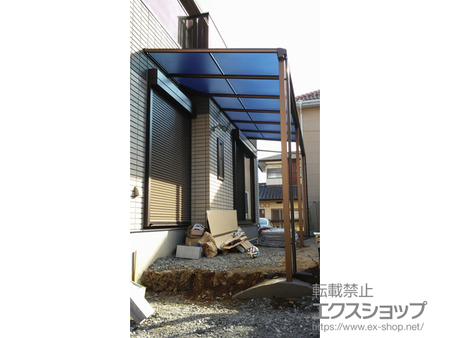 茨城県水戸市ののテラス屋根 ヴェクターテラス F型 テラスタイプ 連棟 積雪〜20cm対応＋特殊納まり対応部材（壁面奥行違い）＋吊り下げ式物干し ロング 2本入り 施工例