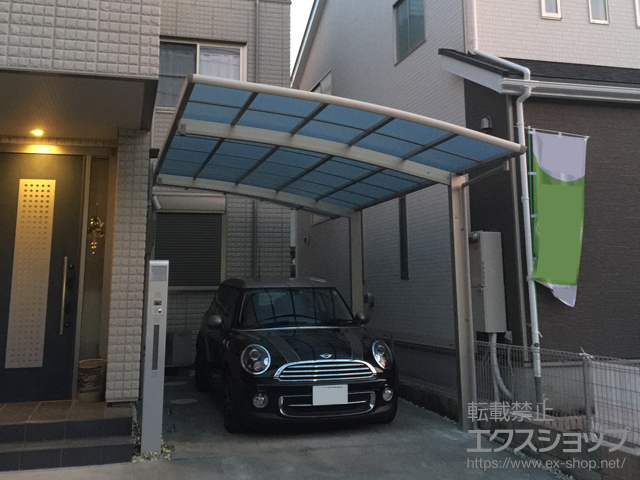 神奈川県相模原市ののカーポート レイナポートグラン　積雪〜20cm対応＋着脱式サポート 標準・ハイルーフ兼用 2本入り×1セット 施工例