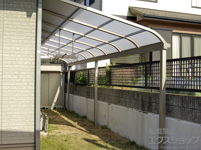 岡山県笠岡市ののテラス屋根 スピーネ R型 テラスタイプ 連棟 積雪〜20cm対応＋吊り下げ物干しAセット 施工例