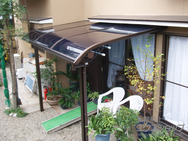 奈良県吉野郡大淀町ののテラス屋根 ヴェクターテラス R型 テラスタイプ 単体 積雪〜20cm対応＋水平式物干し 標準タイプ 木造躯体用 2本入り×1 施工例