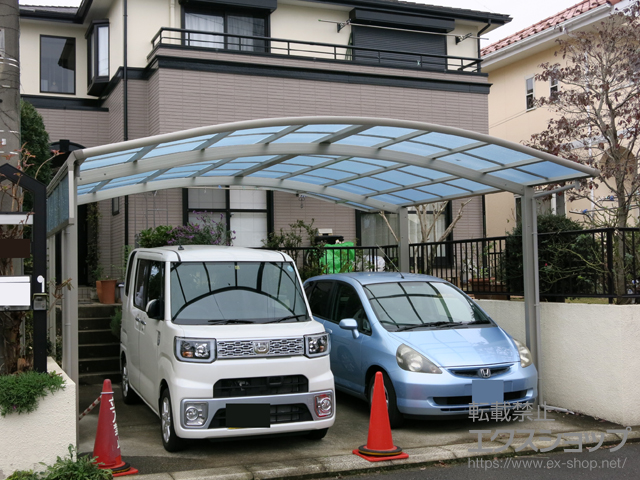 茨城県稲敷郡阿見町ののカーポート レイナツインポートグラン　積雪〜20cm対応＋サイドパネル　片側 奥行サイズ:長さ51用 施工例