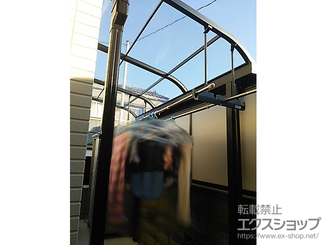 兵庫県尼崎市ののテラス屋根 スピーネ R型 1500 テラスタイプ 単体 積雪〜50cm対応＋前面スクリーン＋吊り下げ物干し 標準Ａセット 2本入り×1セット 施工例