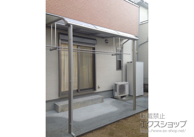 三重県四日市市ののテラス屋根 プレシオステラス R型 テラスタイプ 単体 積雪〜20cm対応+吊下げ物干し ロング 2本入 仕様：標準 2本入り 施工例