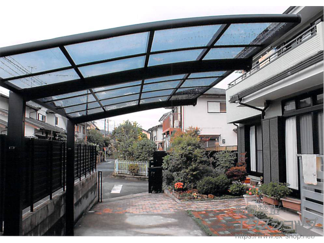 埼玉県日高市ののカーポート ネスカR (ラウンドスタイル) 積雪〜20cm対応＋着脱式サポート 標準柱（H22）用 2本入り×1セット 施工例