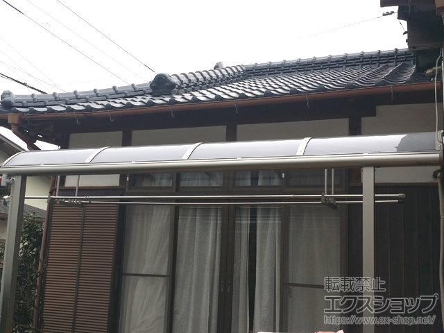 福岡県久留米市ののテラス屋根 プレシオステラス R型 テラスタイプ 単体 積雪〜20cm対応+吊り下げ式物干し 施工例