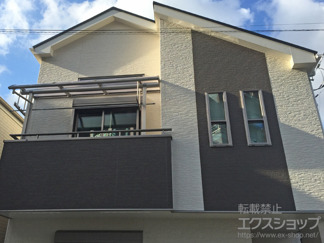 東京都江戸川区ののバルコニー・ベランダ屋根 プレシオステラス R型 屋根タイプ 単体 積雪〜20cm対応＋吊り下げ式物干し 仕様：標準 2本入り 施工例