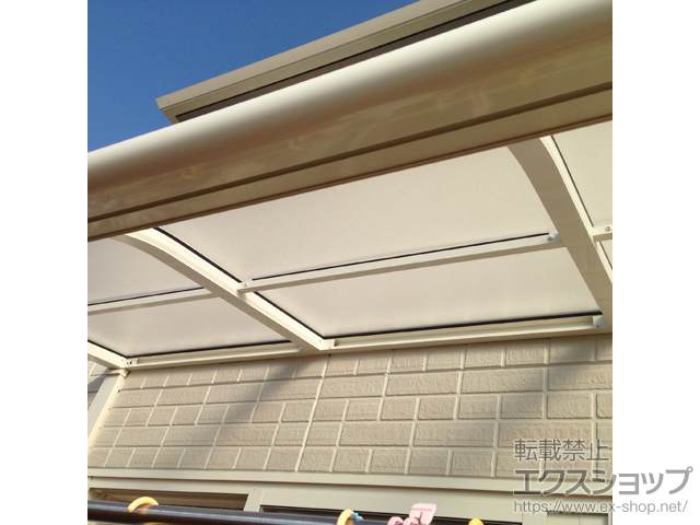 兵庫県明石市ののバルコニー・ベランダ屋根 ヴェクターテラス R型 ルーフタイプ 単体 積雪〜20cm対応+ヴェクター用 吊り下げ式物干し 標準 2本入 施工例