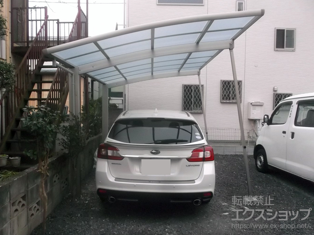 埼玉県新座市ののカーポート レイナポートグラン　積雪〜20cm対応＋着脱式サポート 標準・ハイルーフ兼用 2本入り×1セット 施工例