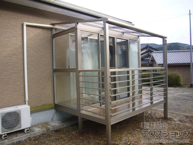 長崎県のLIXIL リクシル（トステム）のテラス囲い・サンルーム ほせるんですII F型 ハーフ囲いタイプ 積雪〜20cm対応 施工例