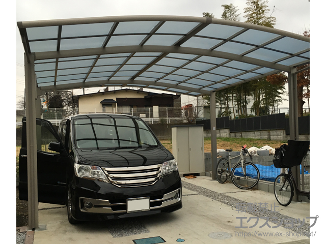 神奈川県大和市ののカーポート ネスカR (ラウンドスタイル) ワイド 積雪〜20cm対応＋物干しセット 標準 2本入り×1セット 施工例