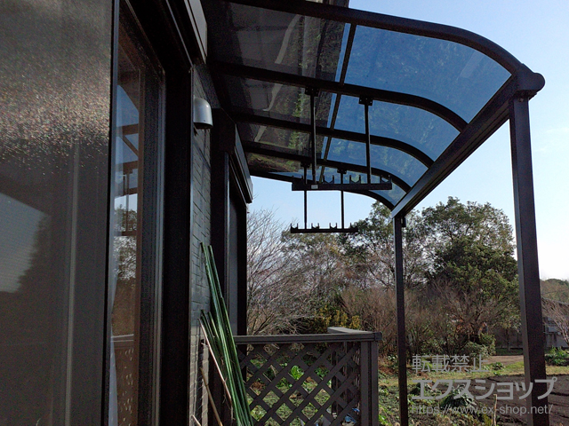 鹿児島県志布志市ののテラス屋根 プレシオステラス R型 テラスタイプ 単体 積雪〜20cm対応 施工例