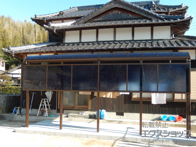 山口県柳井市ののテラス屋根 ヴェクターテラス R型 テラスタイプ 連棟 積雪〜20cm対応＋前面パネル＋物干しセット ロング 2本入×1セット 施工例