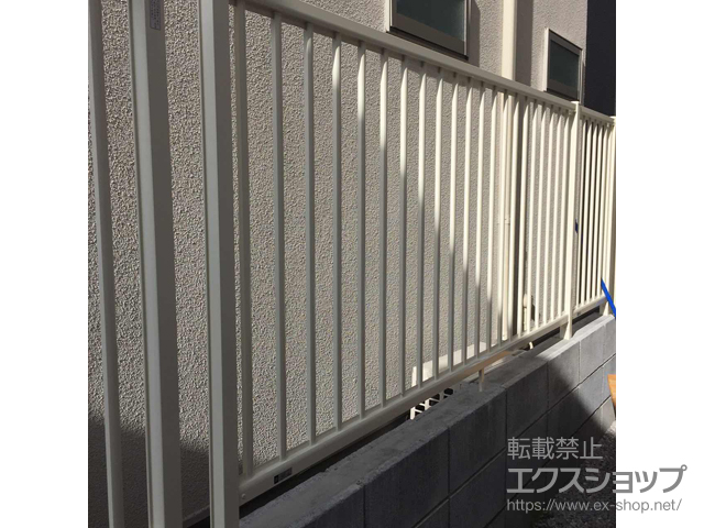 神奈川県横浜市ののフェンス・柵 レスティナフェンス22型 たて格子(22本)タイプ 間仕切柱 施工例