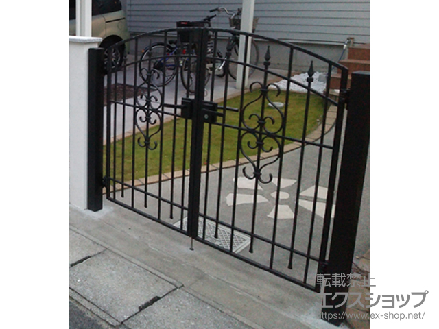 広島県広島市ののフェンス・柵、門扉、カーゲート コラゾン1型 両開き 柱使用 施工例