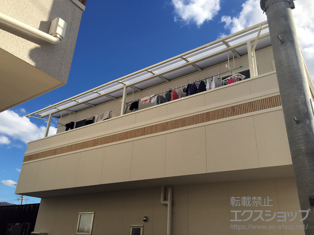 大阪府大東市ののバルコニー・ベランダ屋根 スピーネ R型 屋根タイプ 連棟 積雪〜20cm対応＋吊り下げ物干しAセット 施工例