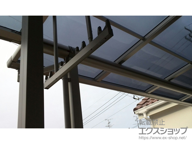 大阪府交野市ののバルコニー・ベランダ屋根 プレシオステラス F型 屋根タイプ 単体 積雪〜20cm対応＋吊り下げ式物干し 施工例