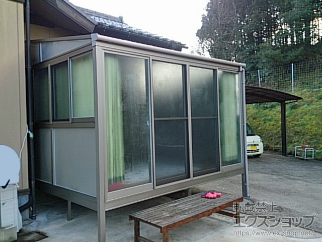大分県杵築市のLIXIL リクシル（トステム）のテラス囲い・サンルーム ほせるんですII F型 床納まりランマ無 積雪〜20cm対応 施工例