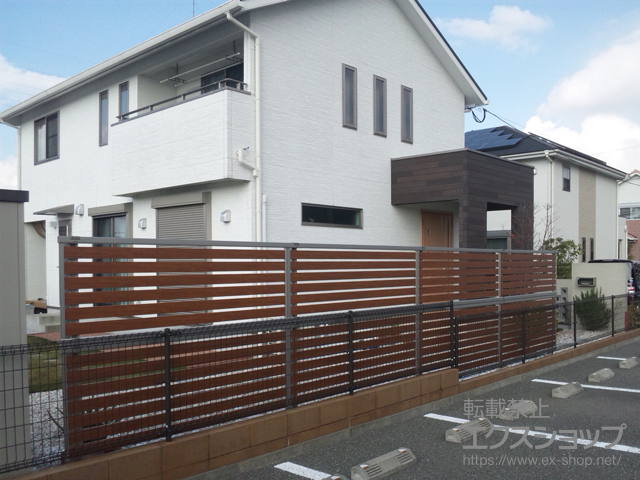 福岡県古賀市ののフェンス・柵 ルシアスフェンスF04型 自由柱施工＜2段支柱＞ 施工例