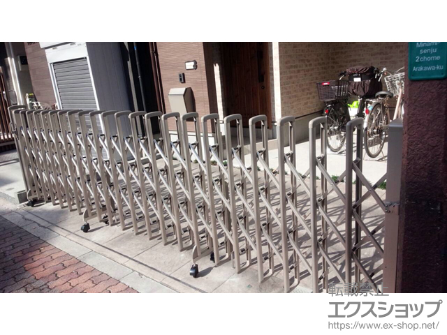 東京都荒川区ののカーゲート レイオス1型 ノンレール 片開き 46S 施工例