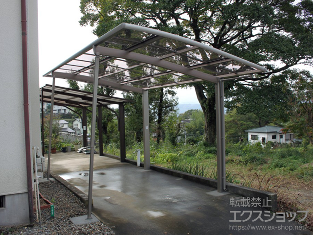 静岡県伊豆の国市ののカーポート ネスカR (ラウンドスタイル) 積雪〜20cm対応＋着脱式サポート　2本入り標準柱（H22）用×1セット＋屋根材ホルダー　54型用　2セット分＋屋根材ホルダー　54型用　2セット分＋母屋補強材セット 施工例