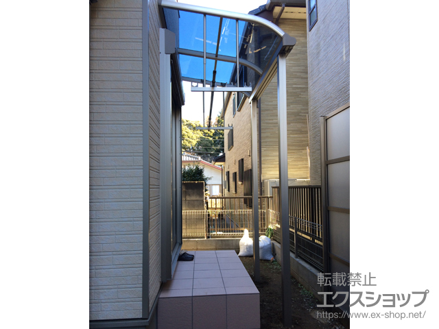 埼玉県さいたま市ののテラス屋根 プレシオステラス R型 テラスタイプ 単体 積雪〜20cm対応＋吊り下げ式物干し 標準 2本入り×1 施工例