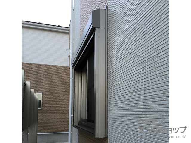 埼玉県三郷市のLIXIL リクシル（トステム）の窓シャッター リフォームシャッター イタリヤ 手動式 施工例