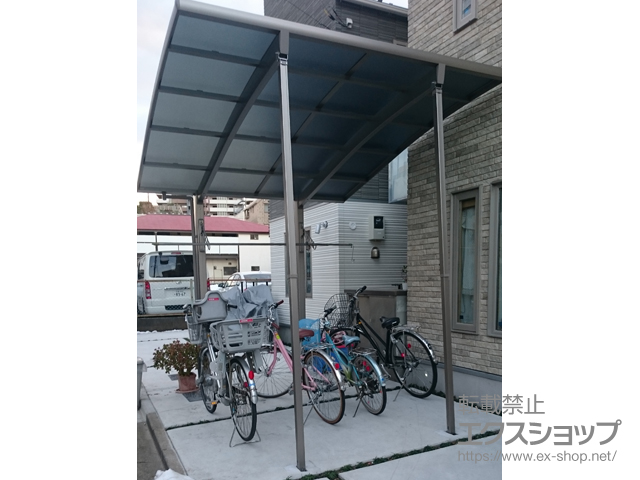 東京都杉並区ののカーポート ネスカR (ラウンドスタイル) 積雪〜20cm対応＋着脱式サポート 標準柱用 2本入×1セット＋物干しセット 標準 2本入り×1セット 施工例