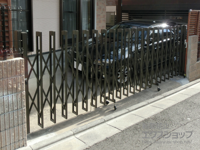 千葉県船橋市ののカーゲート アルシャインII M型 Aタイプ ノンレール 片開き 470Ｓ 施工例