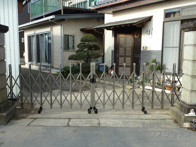 千葉県香取市ののカーゲート トリップゲート RB型 ノンレール 両開き 施工例