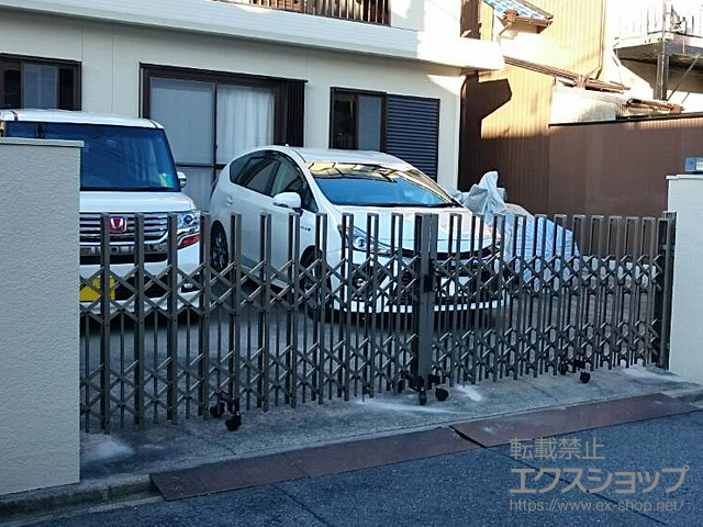 愛知県名古屋市ののカーゲート トリップゲート ペットガード型 ノンレール 両開き 46W(23S+23M) 施工例