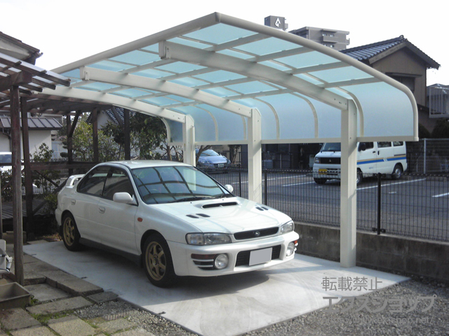 島根県松江市ののカーポート レイナキャップポートグラン50　積雪〜50cm対応＋着脱式サポート 標準・ハイルーフ兼用 3本入り×1セット 施工例