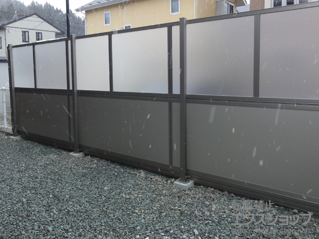 岩手県盛岡市のLIXIL リクシル(新日軽)のフェンス・柵 防音フェンス すやや R2型採光パネル+R3型吸音パネル 2段支柱 施工例