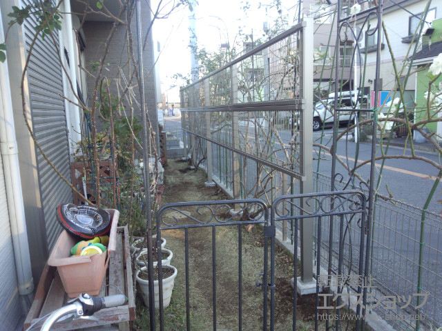 千葉県千葉県柏市ののフェンス・柵 アルメッシュフェンス1型  多段柱仕様（2段） 施工例