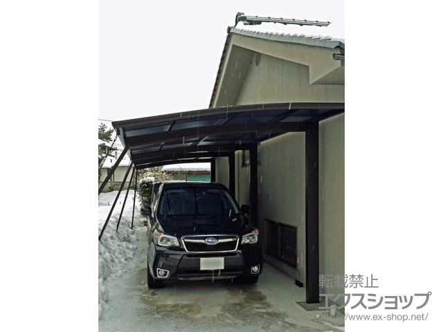 長野県上田市ののカーポート レイナポートREグラン 縦連棟 前下がり 積雪〜20cm対応＋着脱式サポート 標準・ハイルーフ兼用 2本入×2セット＋くさり樋セット×2セット 施工例