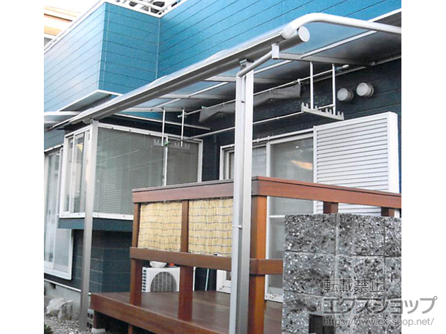 埼玉県上尾市ののテラス屋根 プレシオステラス R型 テラスタイプ 単体 積雪〜20cm対応＋吊り下げ式物干し 仕様：標準 2本入り 施工例