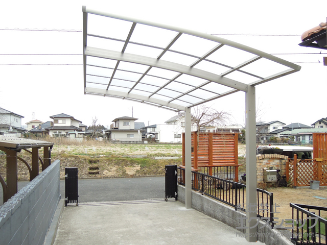 茨城県日立市ののカーポート レイナポートグラン　積雪〜20cm対応＋屋根ふき材補強部品 数量：2セット 施工例