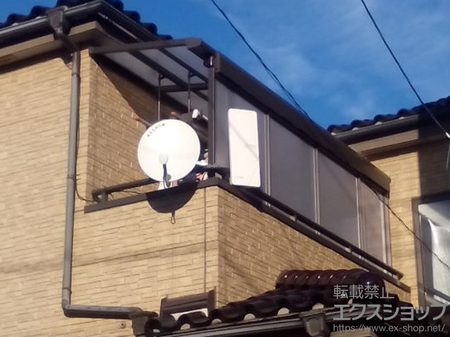 埼玉県八潮市ののバルコニー・ベランダ屋根 スピーネ F型 屋根タイプ 単体 積雪〜20cm対応+吊り下げ物干しAセット標準2本入り/吊り下げ物干し取付け桟/前面スクリーン（1段） 施工例