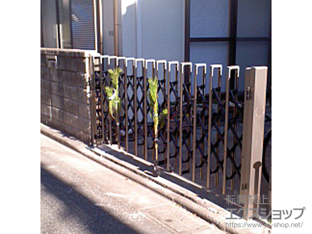 東京都練馬区ののカーゲート トリップゲート RC型 ノンレール 片開き 30S 施工例