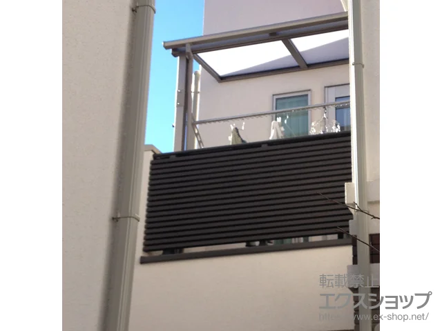 東京都杉並区のLIXIL(リクシル)のバルコニー・ベランダ屋根 スピーネ R型 屋根タイプ 単体 積雪～20cm対応＋壁付け物干し【□-Y902-PBCA】 施工例