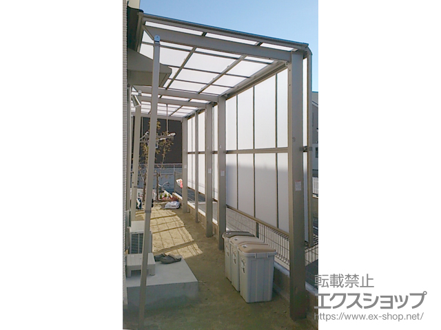 愛知県常滑市ののテラス屋根 フーゴF テラスタイプ 連棟 積雪〜20cm対応＋テラスタイプ用 サイドパネル＋テラス対応躯体すき間ふさぎ材＋竿掛けセットＳ 2本入×1セット 施工例