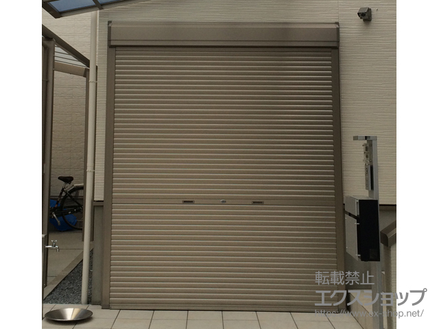 大阪府茨木市のLIXIL リクシル（トステム）のガレージシャッター ガレージシャッタークワトロ 手動式 外部付タイプ 施工例