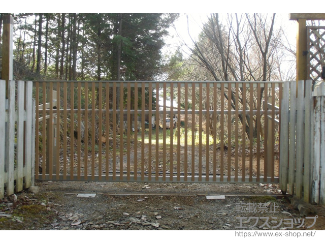 広島県神石郡神石高原町ののカーゲート ワイドオーバードアS4型 マテリアルカラー 電動式 施工例