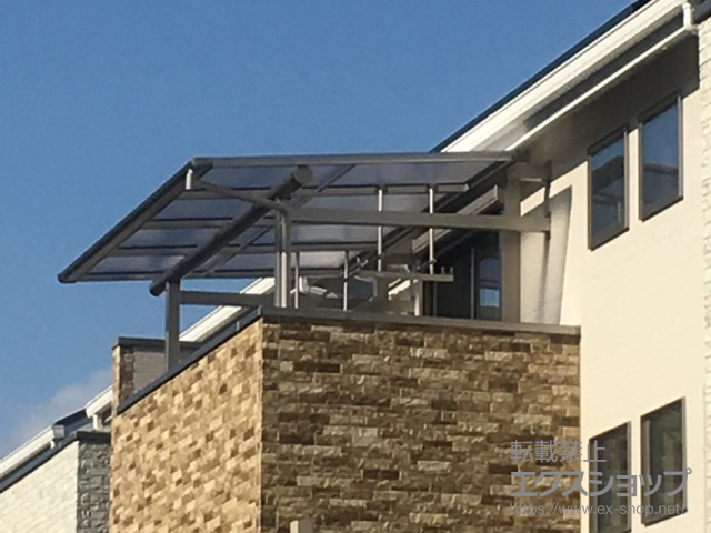 大阪府高槻市ののバルコニー・ベランダ屋根 ヴェクターテラス F型 屋根タイプ 単体 積雪〜20cm対応＋吊り下げ式物干し 施工例
