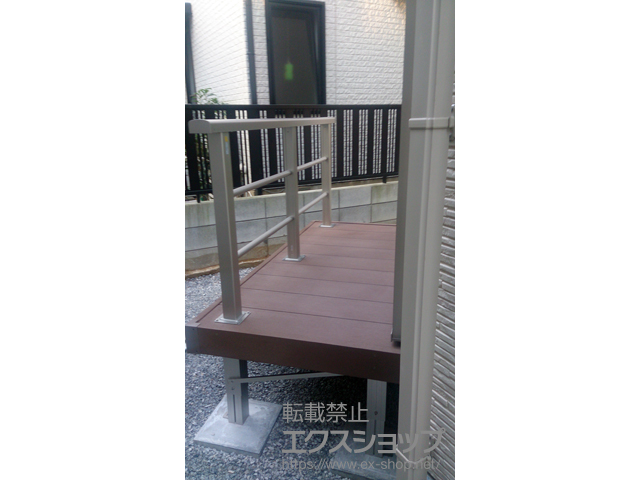 千葉県柏市ののウッドデッキ リウッドデッキ 200＋シンプルモダンデッキフェンス 2型＜横格子2本タイプ＞ 施工例