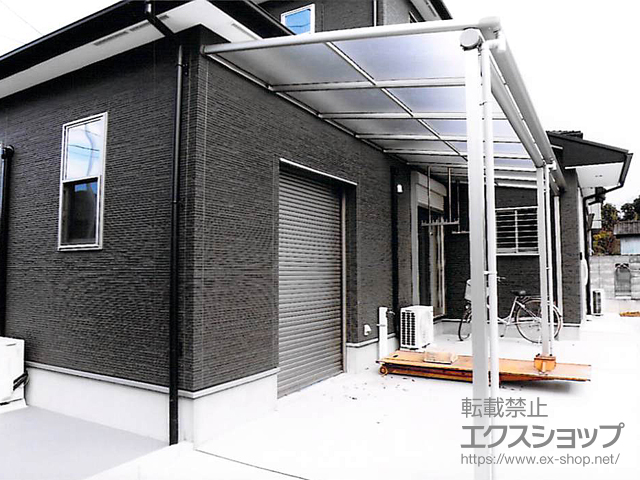 埼玉県さいたま市ののテラス屋根 プレシオステラス F型 テラスタイプ 連棟 積雪〜20cm対応＋吊り下げ式物干し 施工例