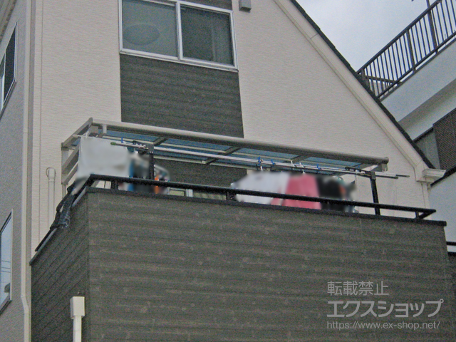 東京都江戸川区ののバルコニー・ベランダ屋根 ヴェクターテラス F型 ルーフタイプ 単体積雪〜20cm対応＋水平式物干し ロング(木造躯体用) 2本入り×1 施工例